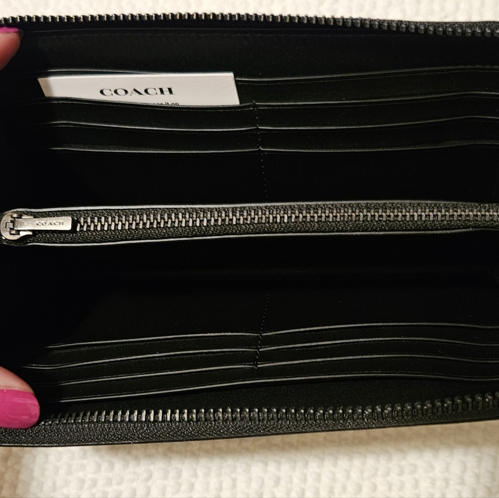 COACH Black Embossed Accordian Wallet 🖤 - Picture 3 of 3